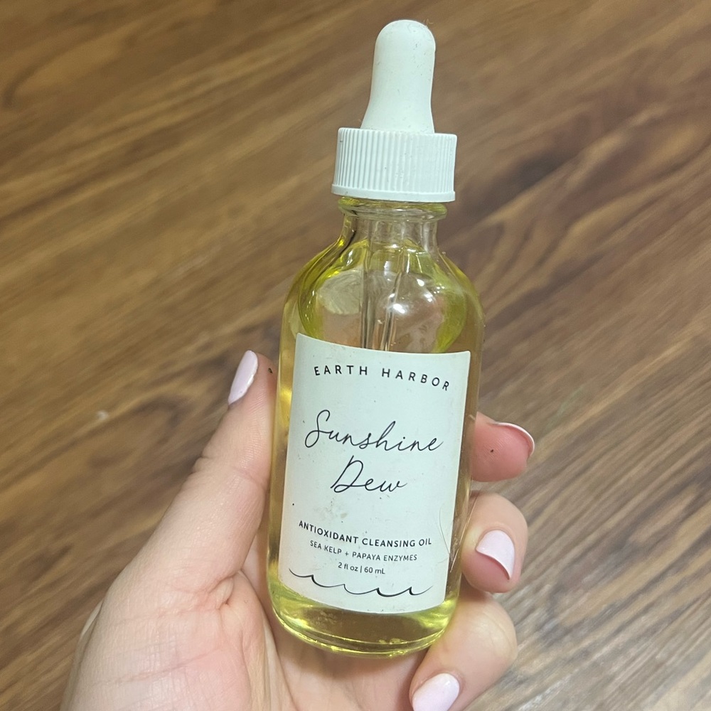 Earth Harbor SUNSHINE DEW Antioxidant Cleansing Oil - Picture 2 of 3
